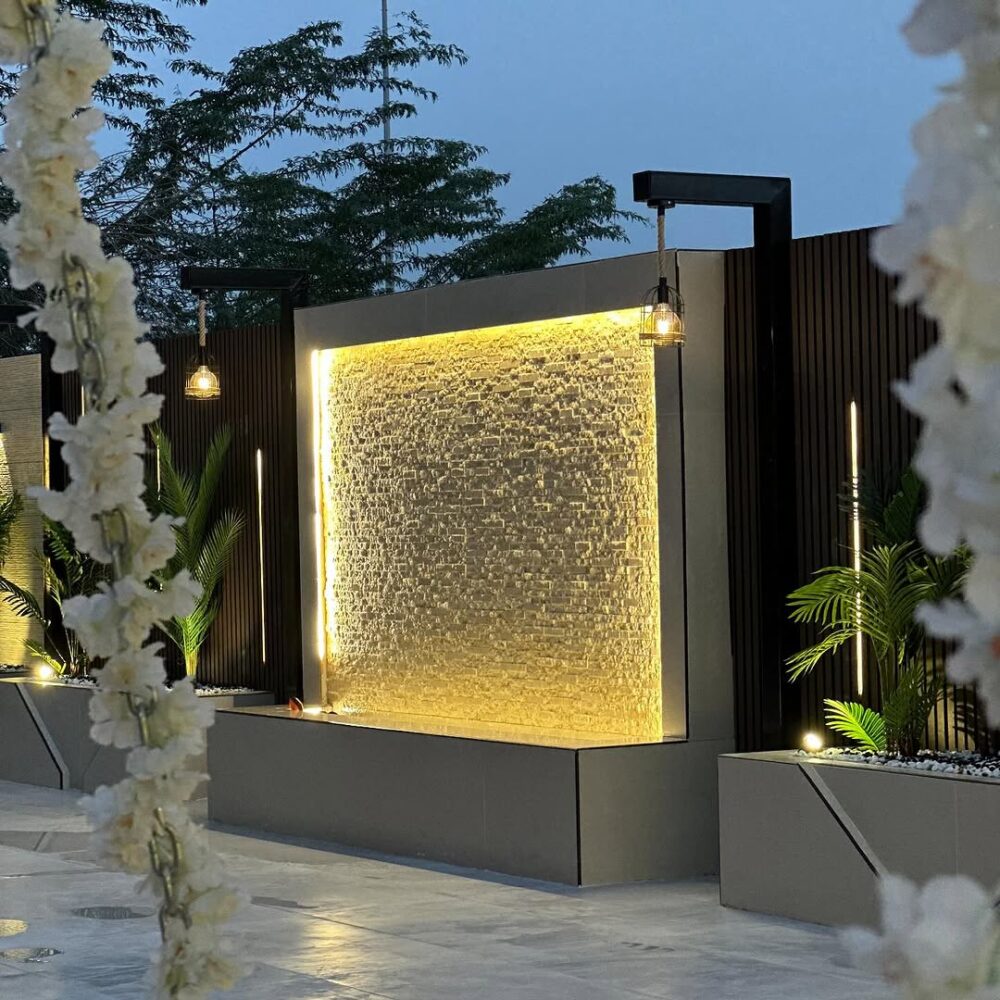 تصميم شلال حجر طبيعي للحدائق بالرياض