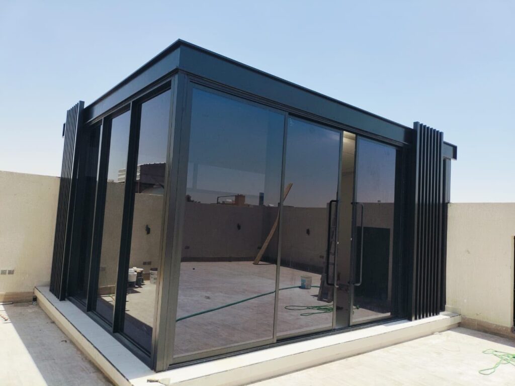 خطوات تركيب غرف زجاجية بالرياض للأسطح والحدائق